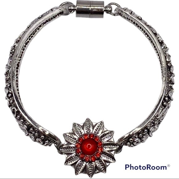 Elegant carved floral vintage style bangle w/ Red & Silver Sunflower snap! VIDEO - Picture 1 of 13